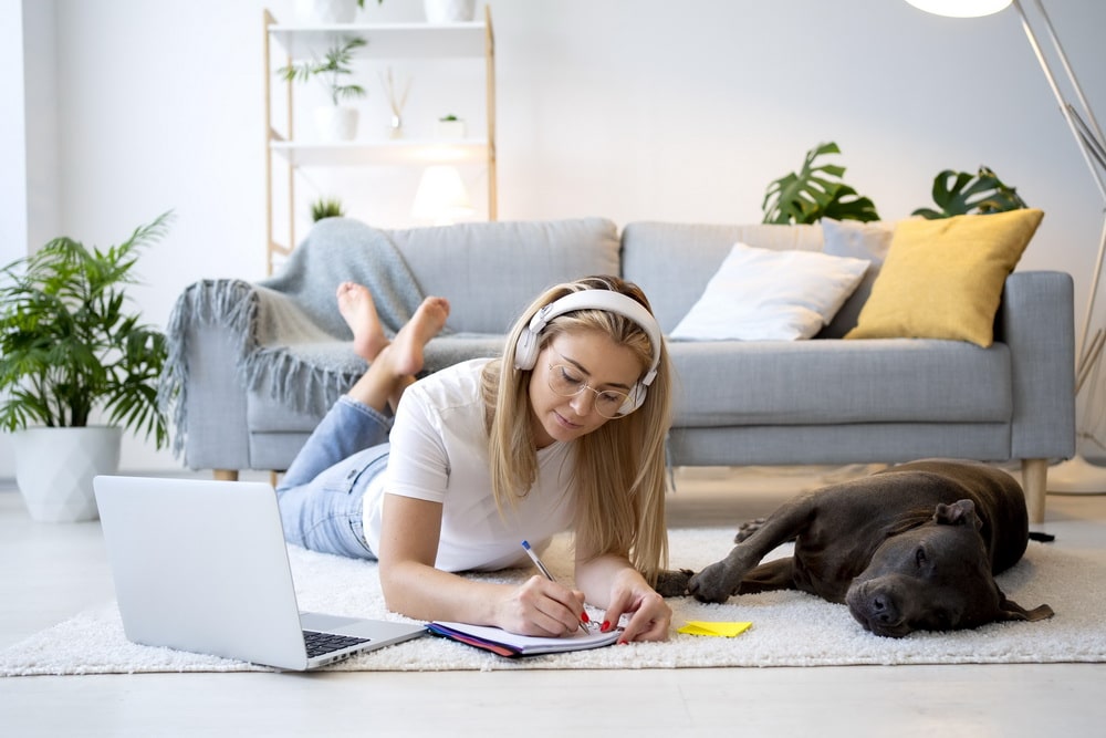 work-from-home-by-copywriting_with-pet